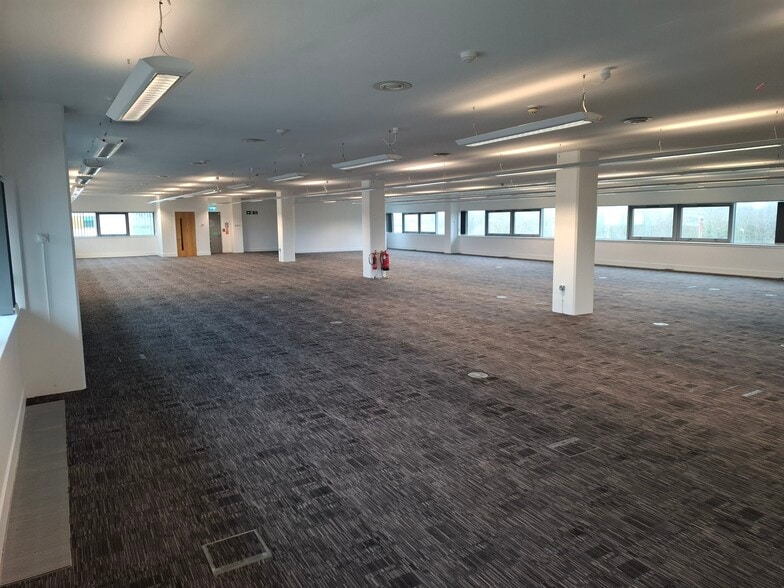 Magor, Caldicot to rent - Building Photo - Image 2 of 6