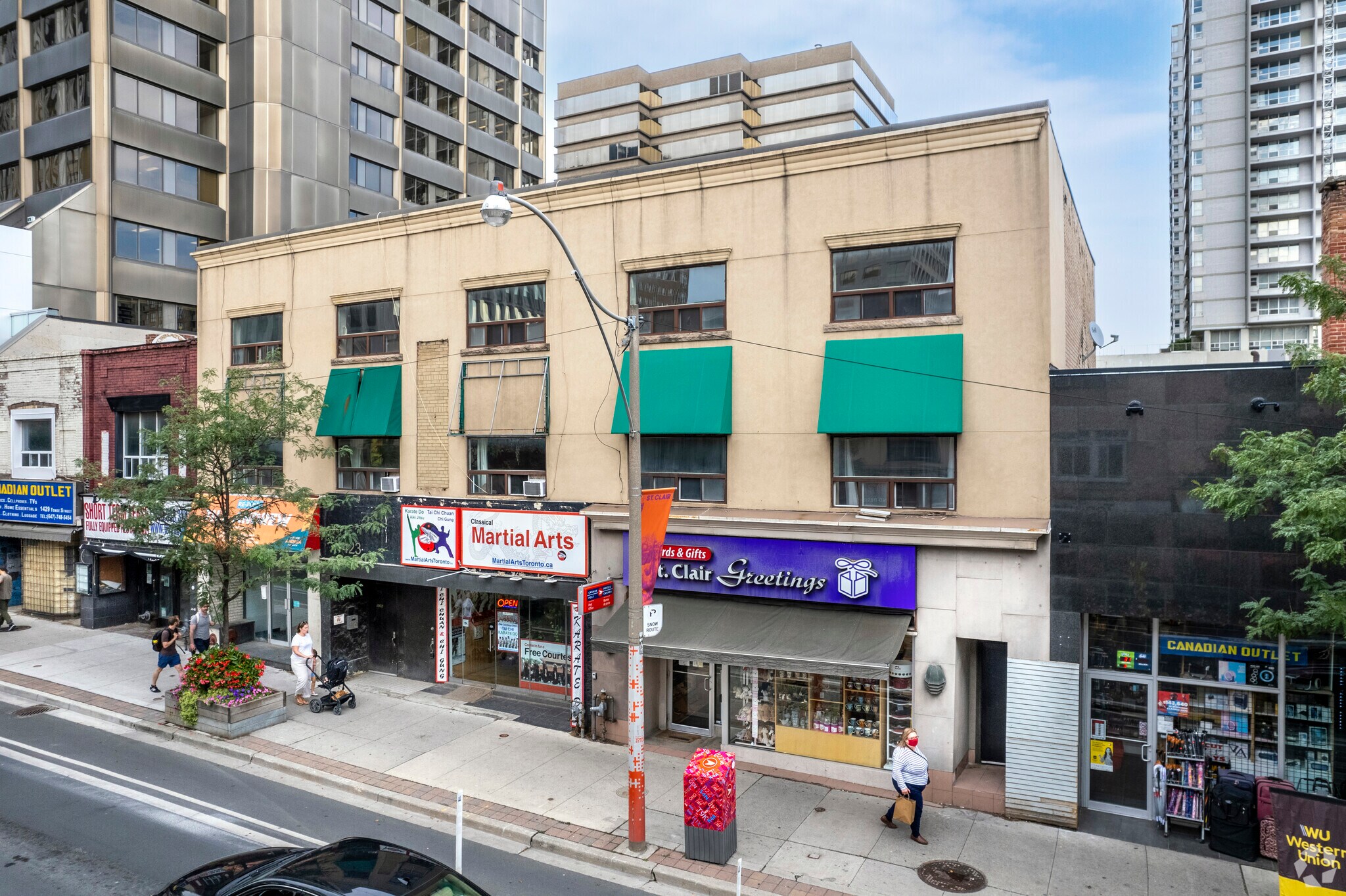 1421-1425 Yonge St, Toronto, ON to rent Primary Photo- Image 1 of 5