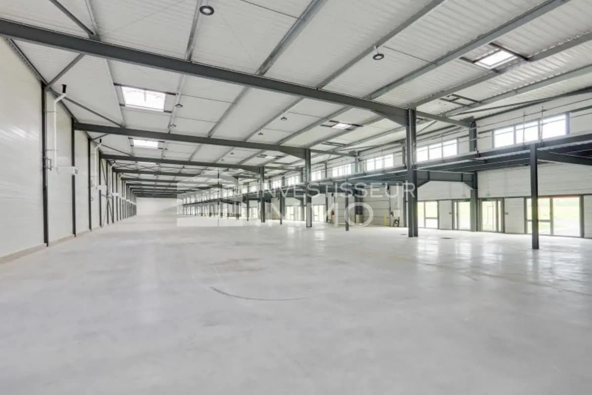 Light Industrial in Le Thillay to rent Building Photo- Image 1 of 1