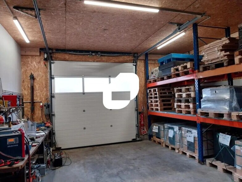 Light Industrial in Saint-Herblain to rent - Interior Photo - Image 3 of 7