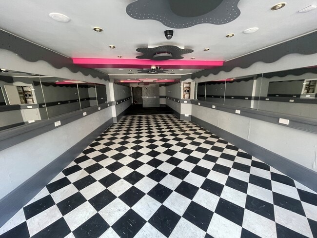 More details for 12-14 Market Sq, Leighton Buzzard - Retail to Rent