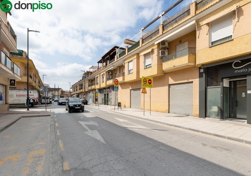 Avenida Agustina de Aragón, 5, Churriana de la Vega, Granada for sale - Building Photo - Image 2 of 16