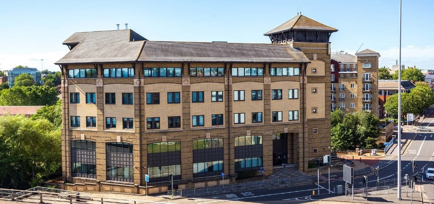 34 Bridge St, Reading to rent Building Photo- Image 1 of 15