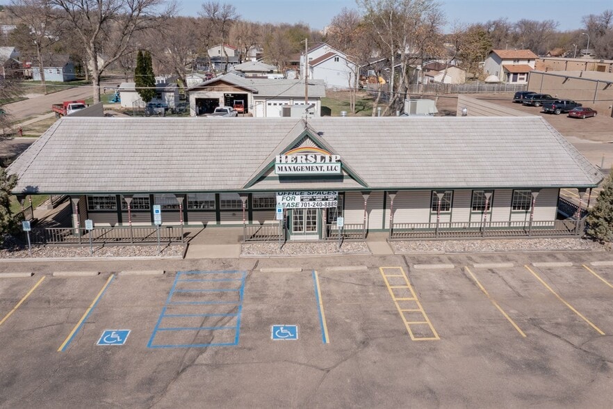 2000 Burdick Expy E, Minot, ND to rent - Building Photo - Image 1 of 14