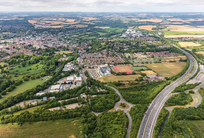 Bar End Rd, Winchester to rent - Aerial - Image 2 of 2