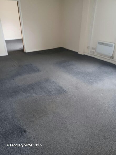 Denby Dale Rd, Wakefield to rent - Building Photo - Image 3 of 18