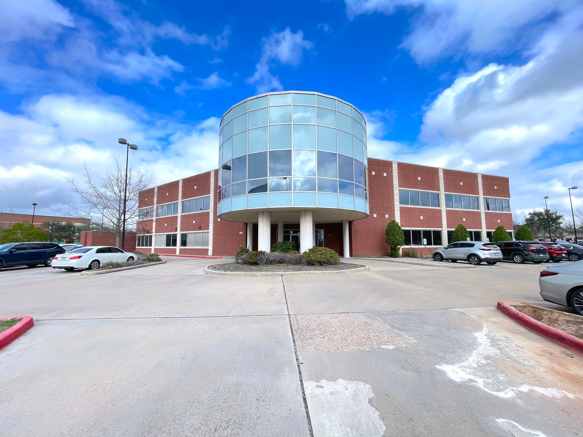 1400 Creek Way Dr, Sugar Land, TX to rent Building Photo- Image 1 of 17