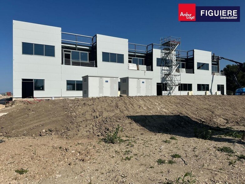 Light Industrial in Marignane for sale - Building Photo - Image 3 of 18