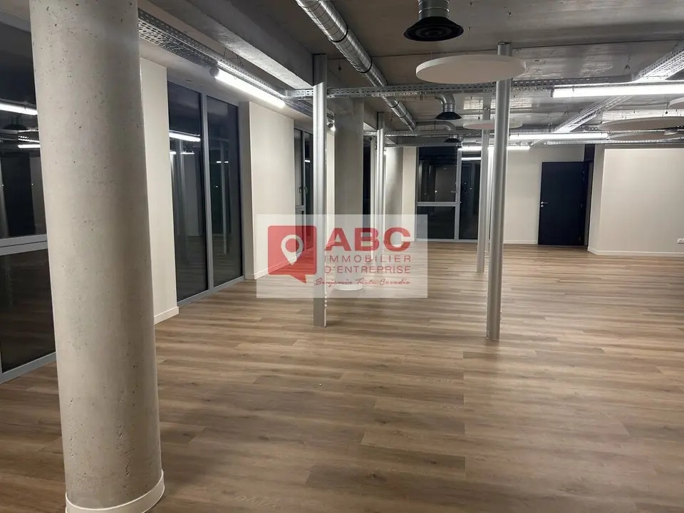 Location Bureaux 92 m² à 381 m² - Photo 1