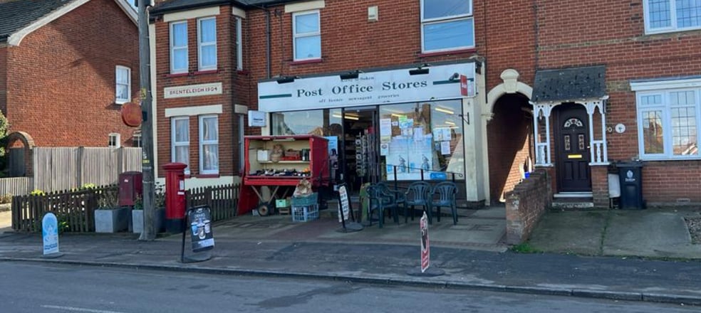 62 Walton Rd, Frinton On Sea for sale - Primary Photo - Image 1 of 1