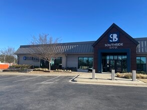 2121 W Gentry Pky, Tyler, TX to rent Building Photo- Image 2 of 6