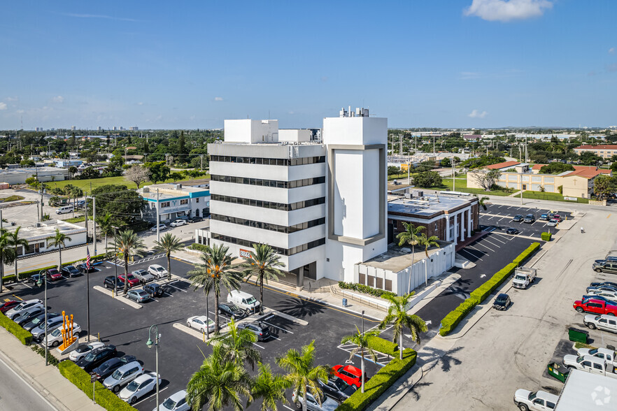 2001 N Broadway, Riviera Beach, FL for sale - Primary Photo - Image 1 of 1