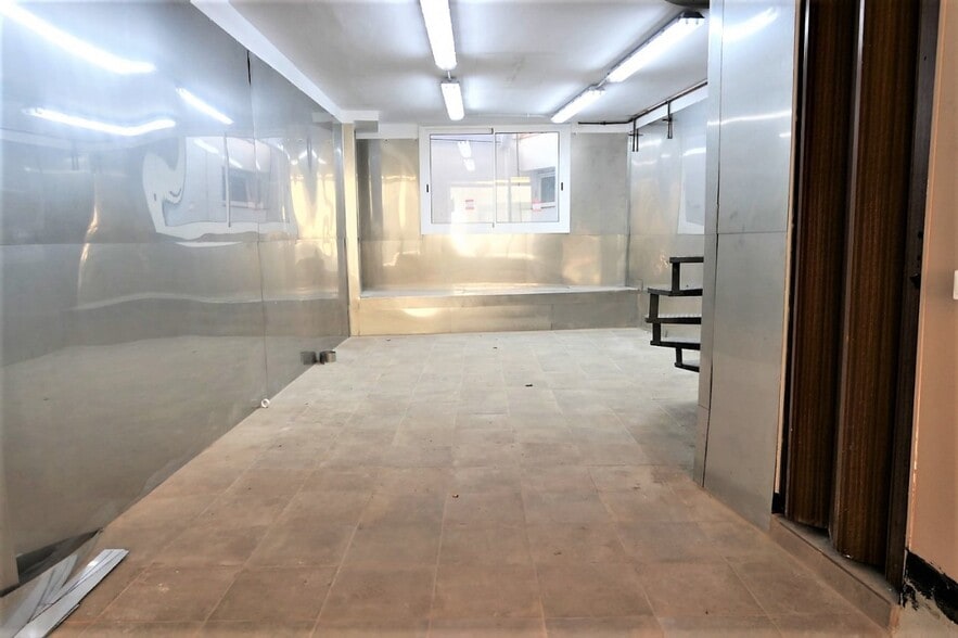 Retail in Barcelona, Barcelona to rent - Building Photo - Image 3 of 4