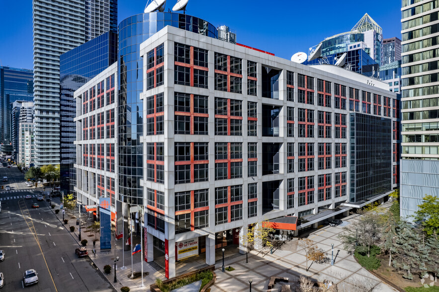 250 Front St W, Toronto, ON for rent - Primary Photo - Image 1 of 17