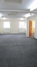 2 Broad St, Wokingham to rent Interior Photo- Image 2 of 4