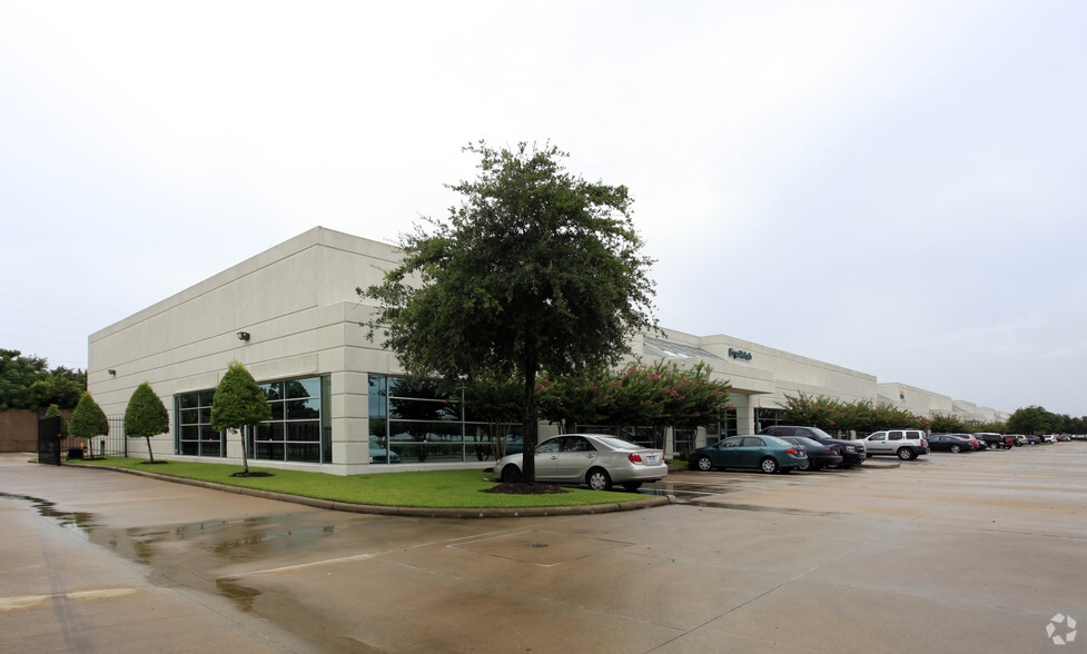 11275 South Sam Houston Parkway West, Houston, TX for rent - Primary Photo - Image 1 of 3