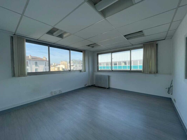 Light Industrial in Ivry-sur-Seine to rent - Interior Photo - Image 2 of 4