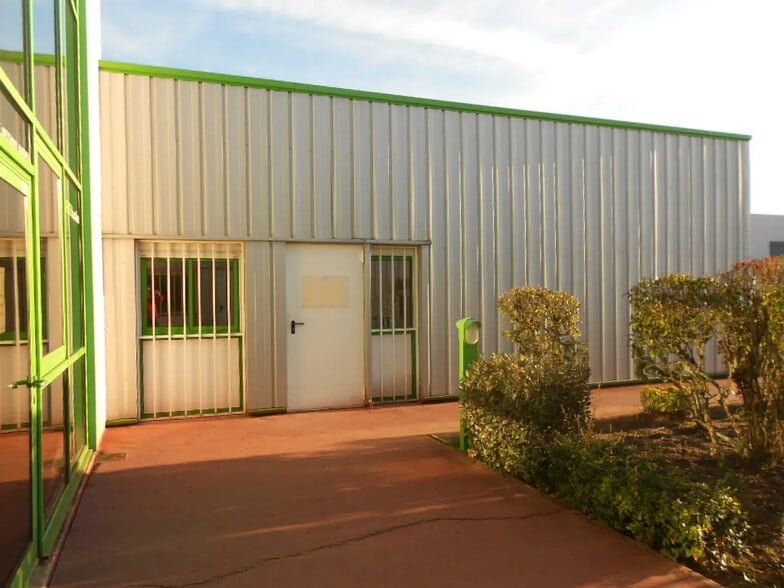 115 Rue De Curembourg, Fleury-les-Aubrais to rent - Building Photo - Image 1 of 9