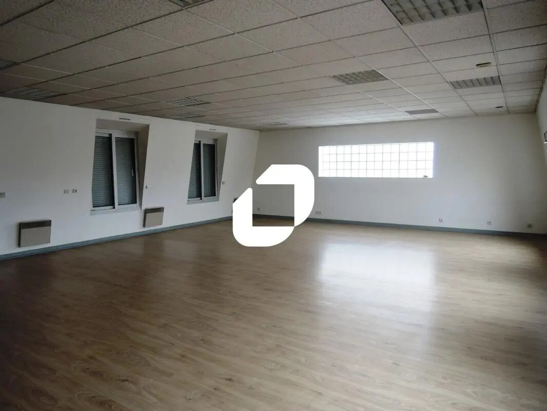 Office in Champs-sur-Marne to rent Interior Photo- Image 1 of 4