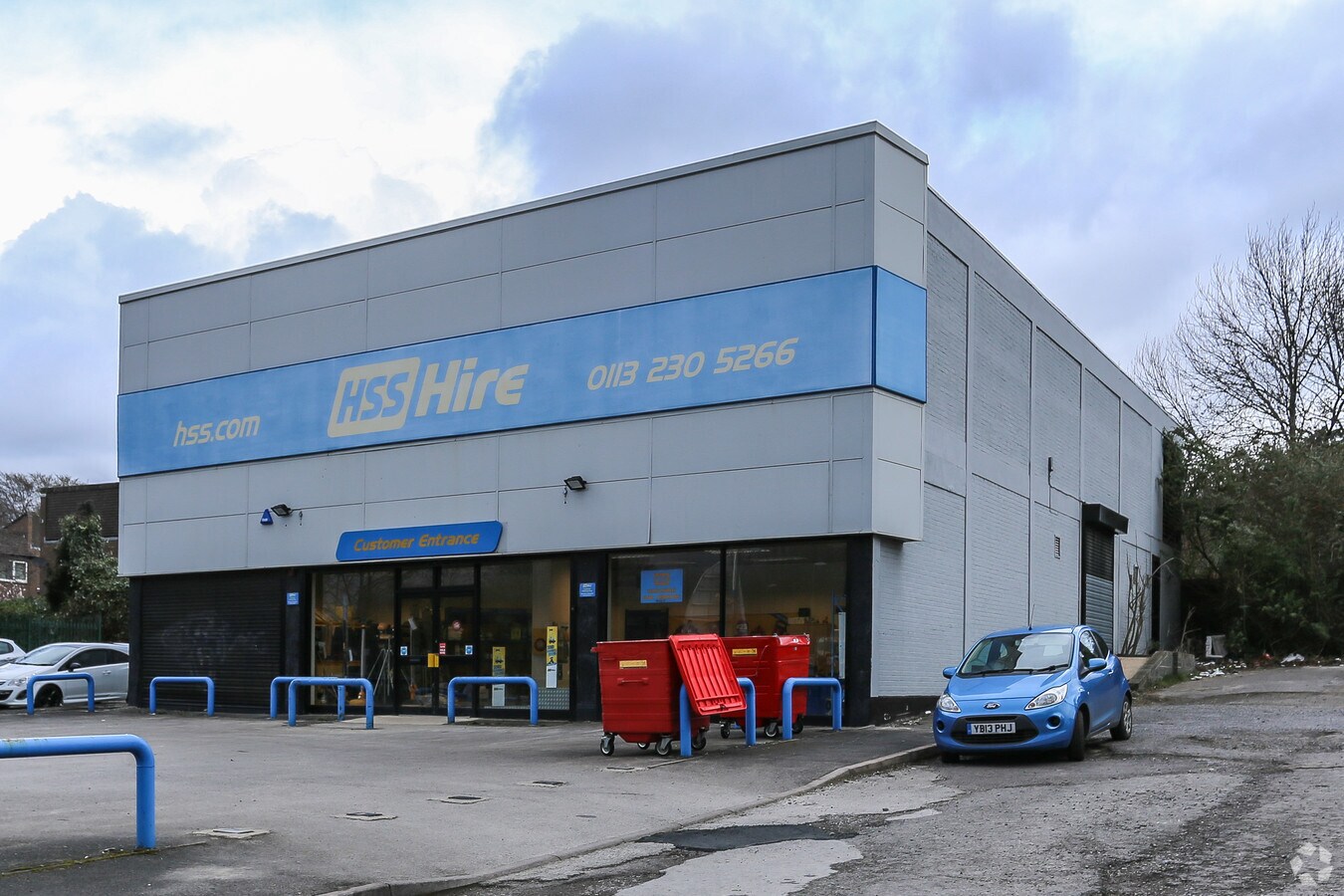 330332 Kirkstall Rd, Leeds LS4 2DN UK