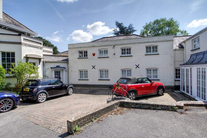 Oathall Road, Haywards Heath for sale - Primary Photo - Image 1 of 1