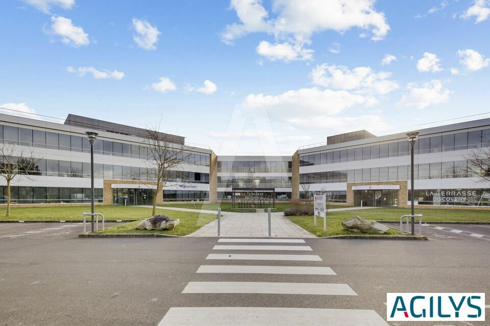 Route De L'orme, Saclay to rent Building Photo- Image 1 of 13