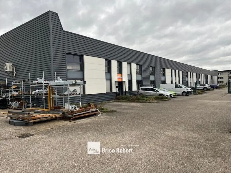 Light Industrial in Saint-Priest to rent Building Photo- Image 1 of 7