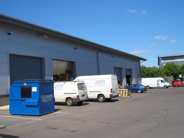 Cheltenham Rd E, Gloucester to rent - Building Photo - Image 2 of 8