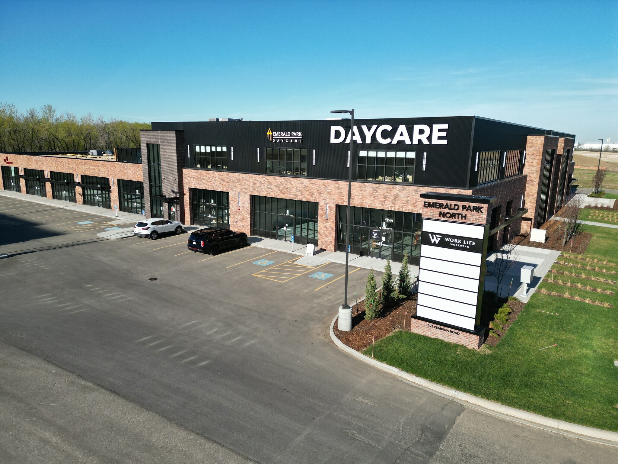 895-897 Pembina Rd, Sherwood Park, AB for rent Building Photo- Image 1 of 2