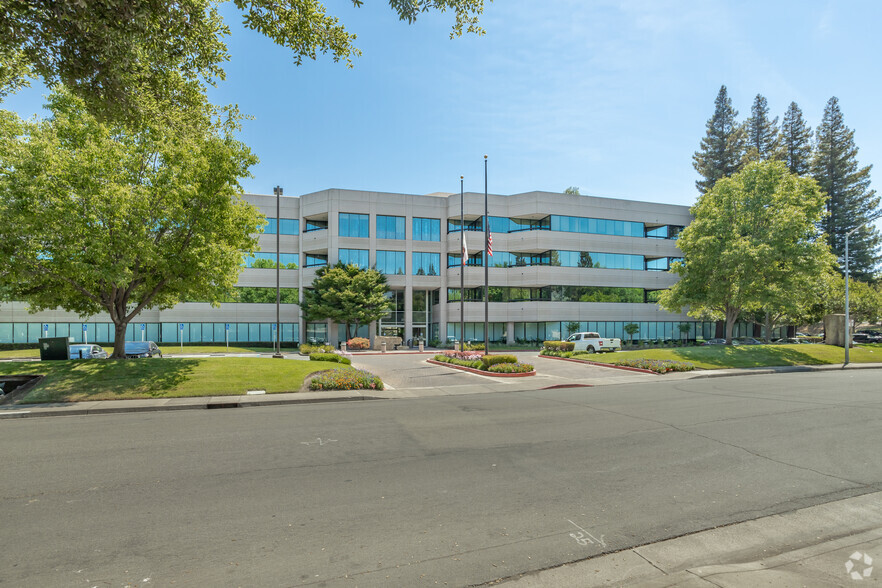 2150 River Plaza Dr, Sacramento, CA for rent - Building Photo - Image 2 of 4