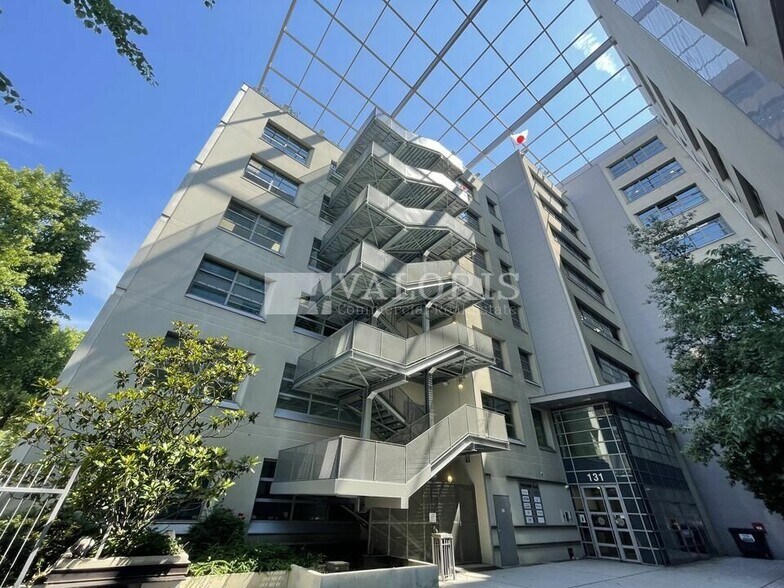 Office in Villeurbanne to rent - Building Photo - Image 2 of 8