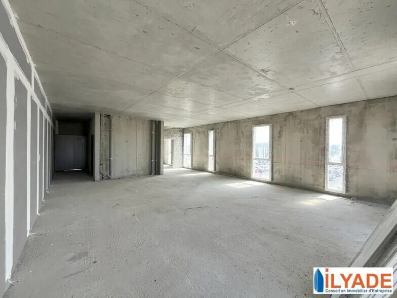 Retail in Manosque for sale - Interior Photo - Image 2 of 5