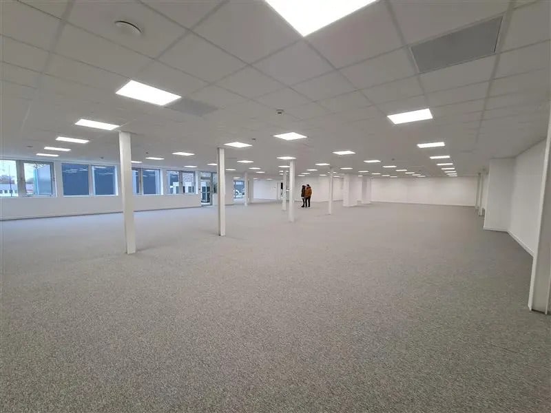 Location Bureaux 138 m² à 1 550 m² - Photo 1
