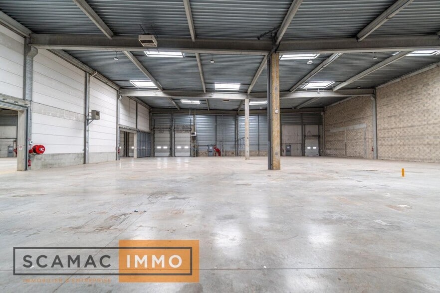 Industrial in Combs-la-Ville to rent - Building Photo - Image 3 of 12