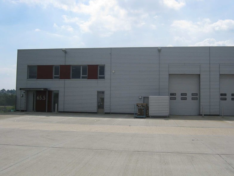 35 White Hart Ave, London for sale - Building Photo - Image 3 of 6