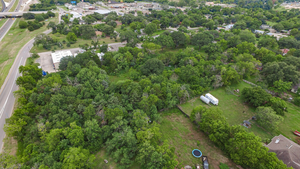 000 N Earl Rudder Fwy, Bryan, TX for sale - Building Photo - Image 3 of 7