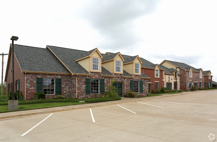 2400-2416 W Detroit St, Broken Arrow, OK for rent - Building Photo - Image 1 of 35