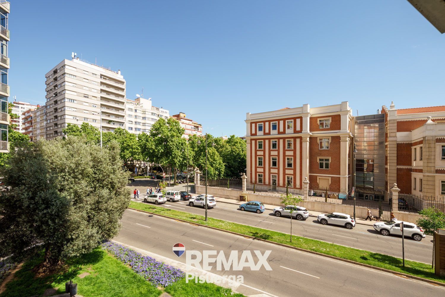 Office in Valladolid for sale Building Photo- Image 1 of 108