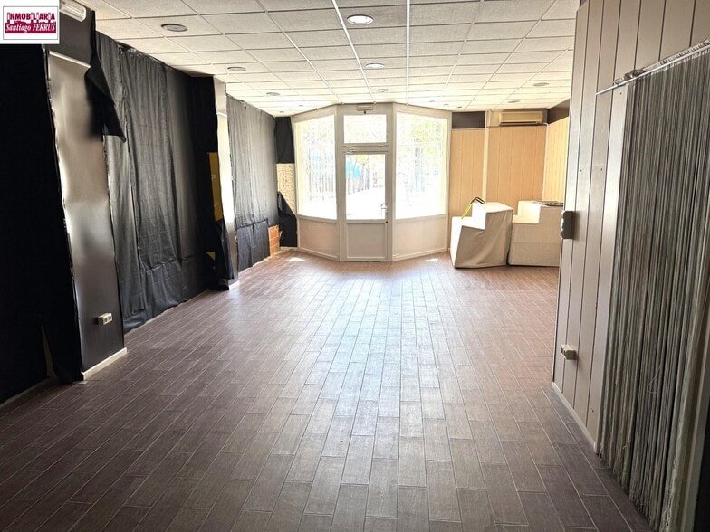 Retail in València, Valencia to rent - Building Photo - Image 2 of 5