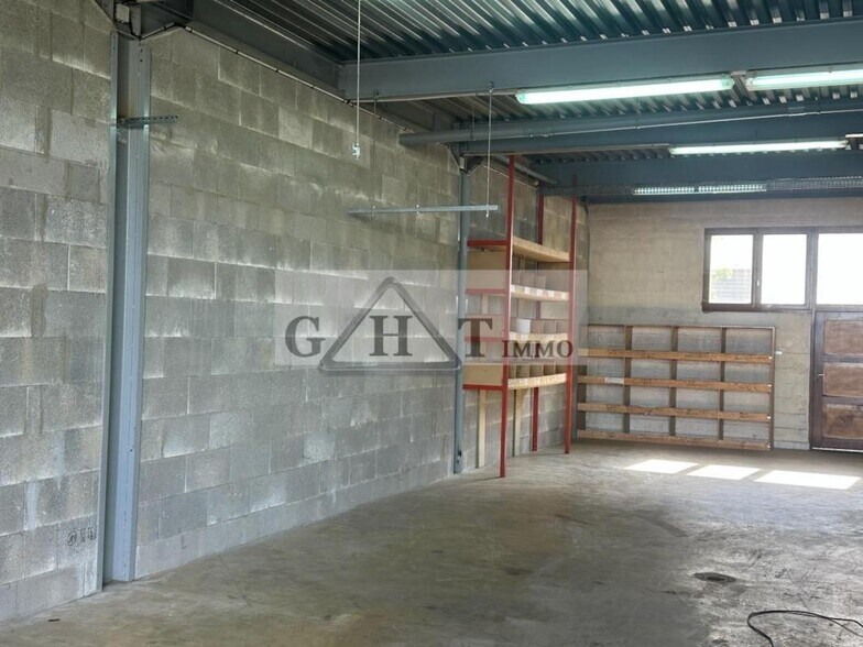 Industrial in Domont to rent - Interior Photo - Image 1 of 6