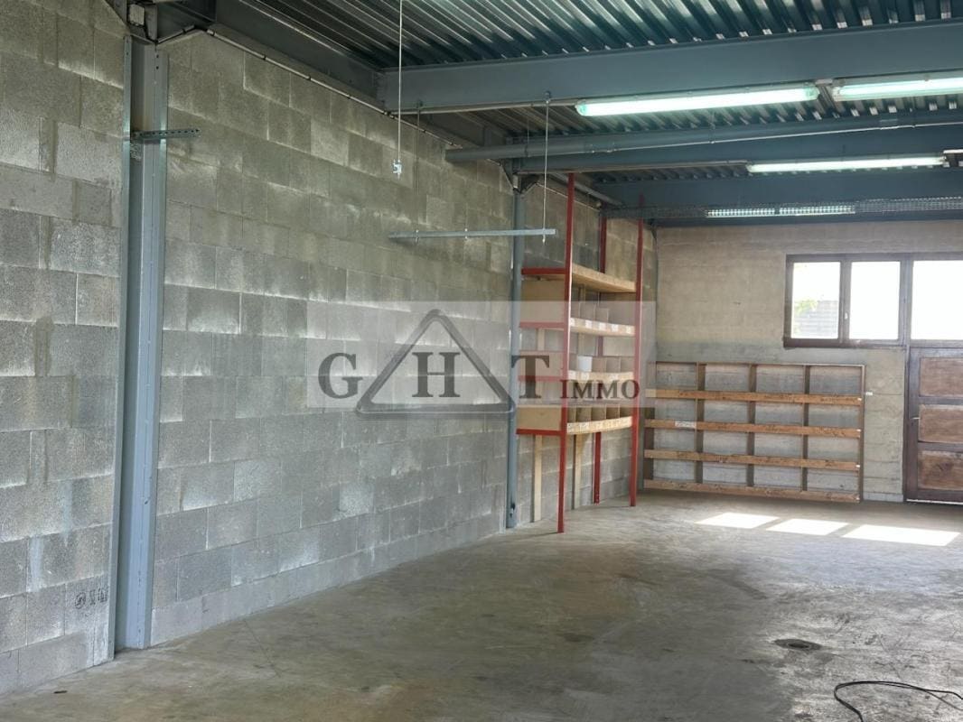 Industrial in Domont to rent Interior Photo- Image 1 of 7