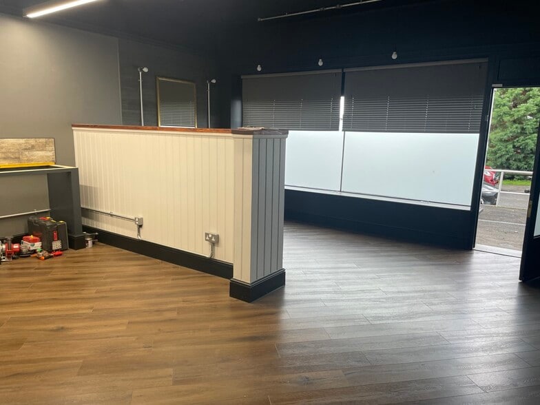 27 Gloucester Rd, Maidenhead to rent - Interior Photo - Image 2 of 5