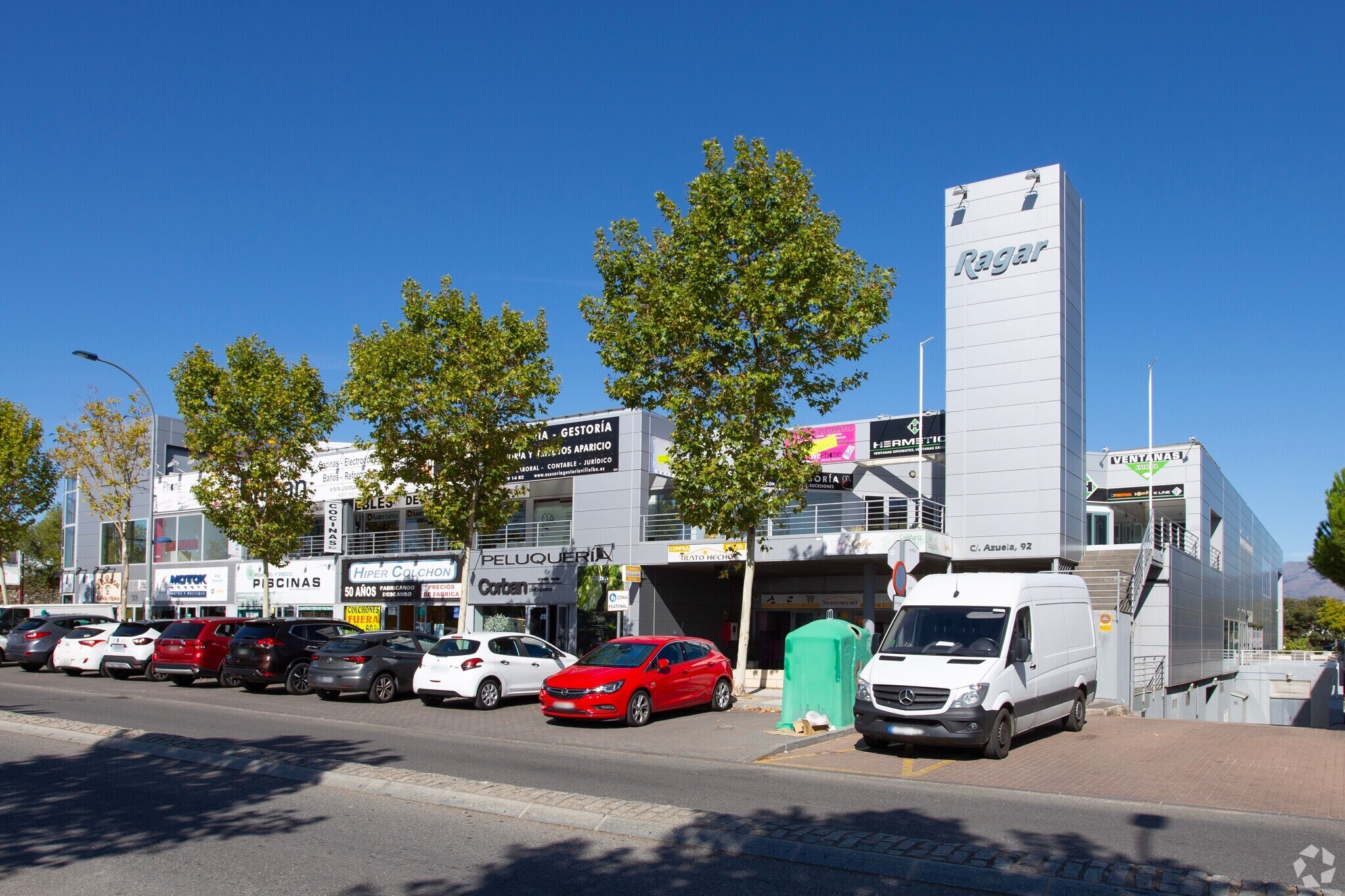 Retail in Collado Villalba, Madrid for sale Primary Photo- Image 1 of 2