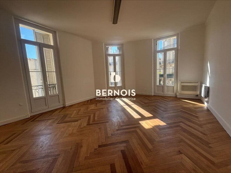 Office in Toulon to rent - Interior Photo - Image 1 of 6