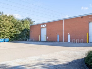 Centennial Av, Elstree to rent Building Photo- Image 2 of 2