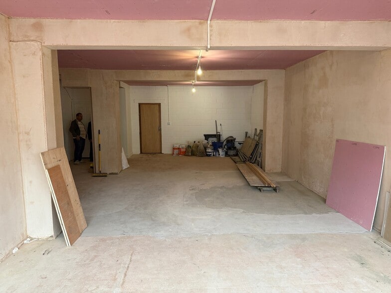 125A Uxbridge Rd, Rickmansworth to rent - Building Photo - Image 2 of 4