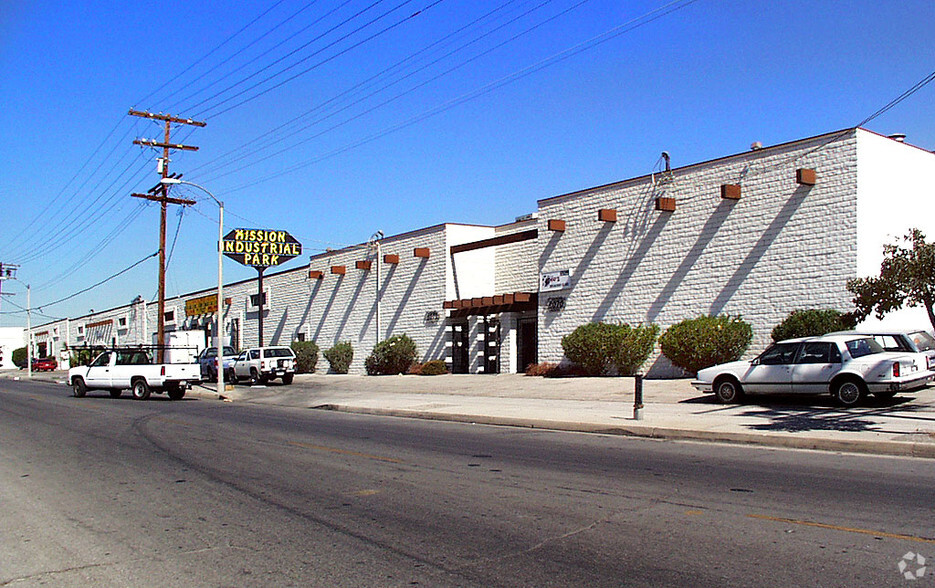 8040-8106 San Fernando Rd, Sun Valley, CA for sale - Building Photo - Image 1 of 1