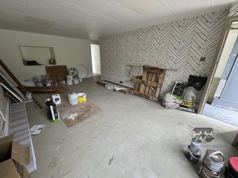 75 Dunraven St, Tonypandy to rent - Building Photo - Image 2 of 5