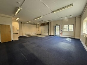 Penner Rd, Havant to rent Interior Photo- Image 2 of 7