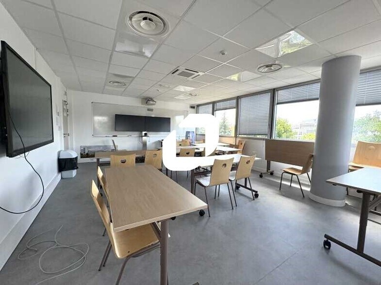Office in Vélizy-Villacoublay to rent - Interior Photo - Image 3 of 12